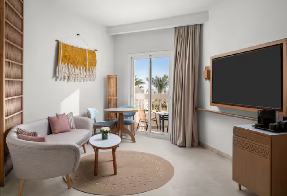 Beachside Premium Suite PV/SV, Doubletree By Hilton Sharm Bay Resort Mountain Side 4*