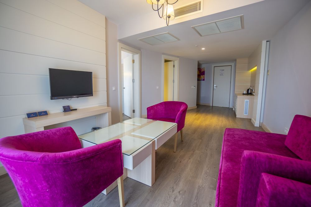 Family Room LV/SV, Sunmelia Beach 5*