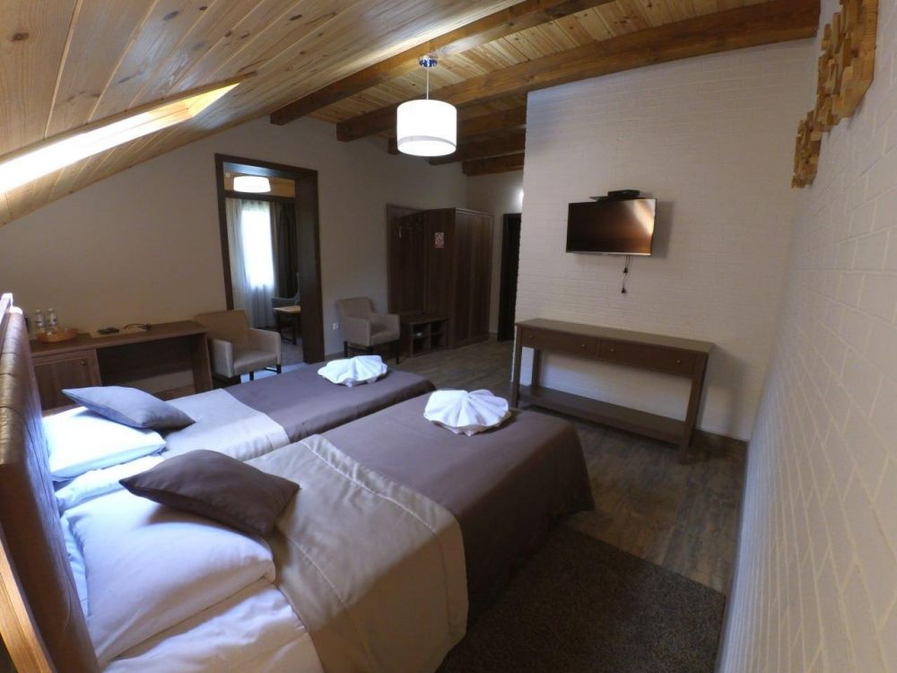 Two-room Junior Suite with Lake View (Vita Lake Hotel), Озеро Vita 