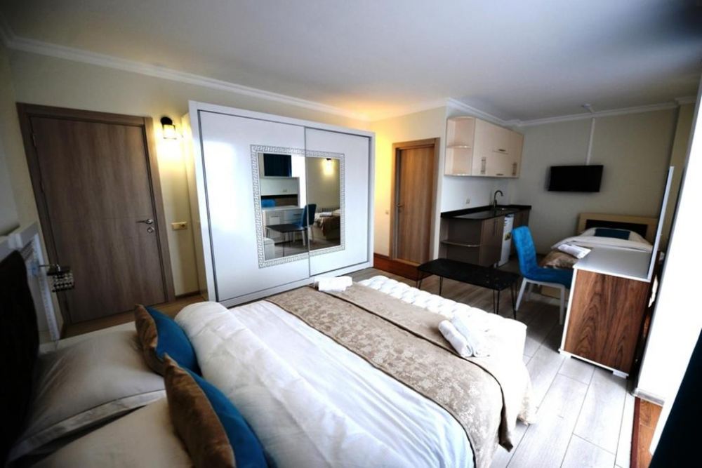 Family Studio, Aristocrat 4*