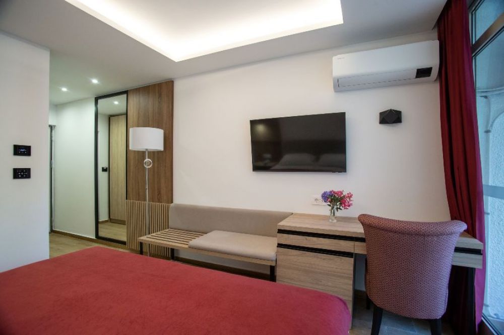 Premium, Slovenska Plaza 4 4*