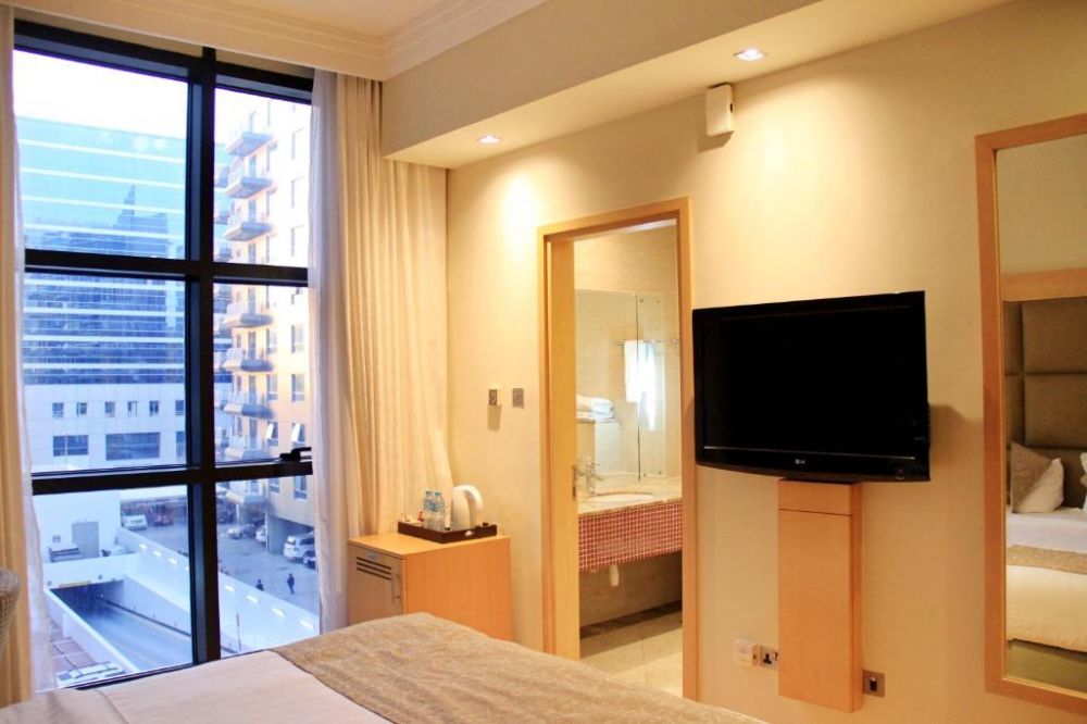 Superior Room (Standard Room), The Leela Hotel 4*