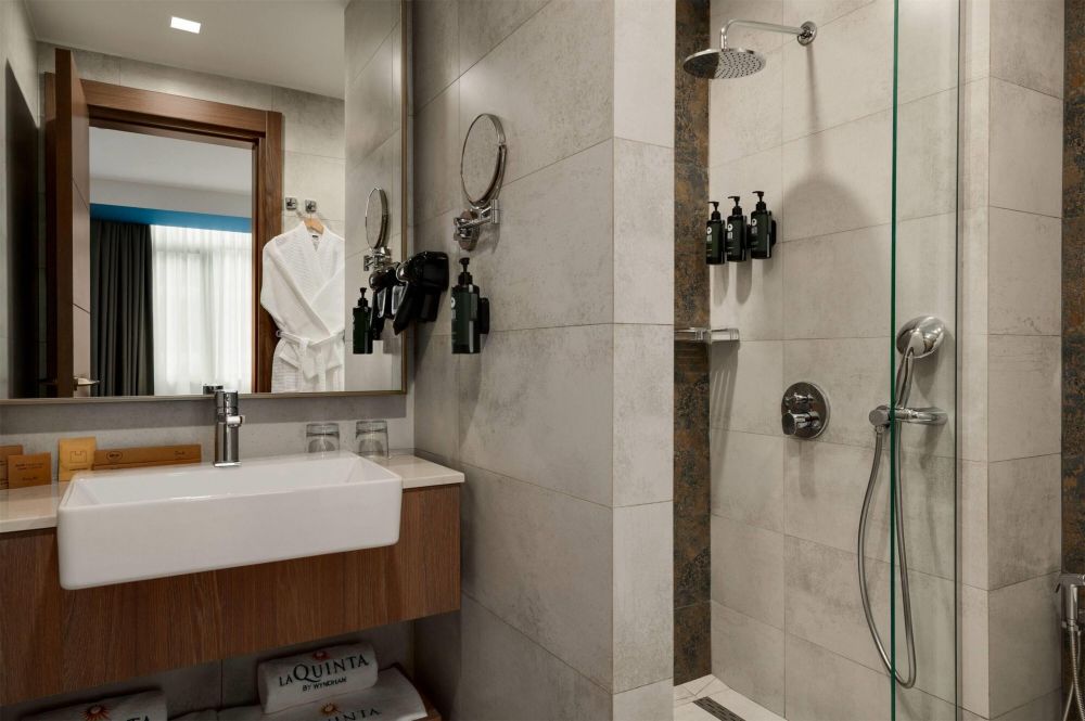 Comfort Twin Room, City View, La Quinta by Wyndham Batumi 4*