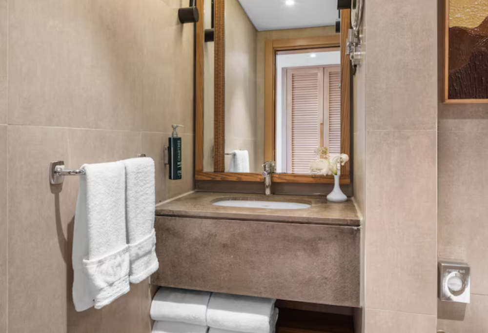 Beachside Premium Suite PV/SV, Doubletree By Hilton Sharm Bay Resort Mountain Side 4*