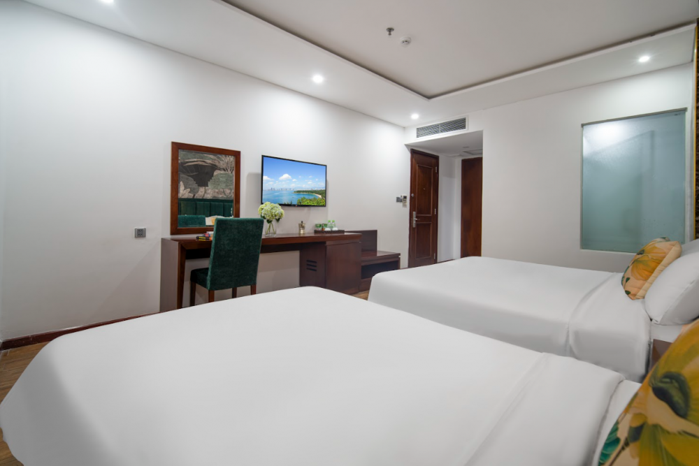Standard Room DBL/TRPL, Crystal Hotel Danang 3*