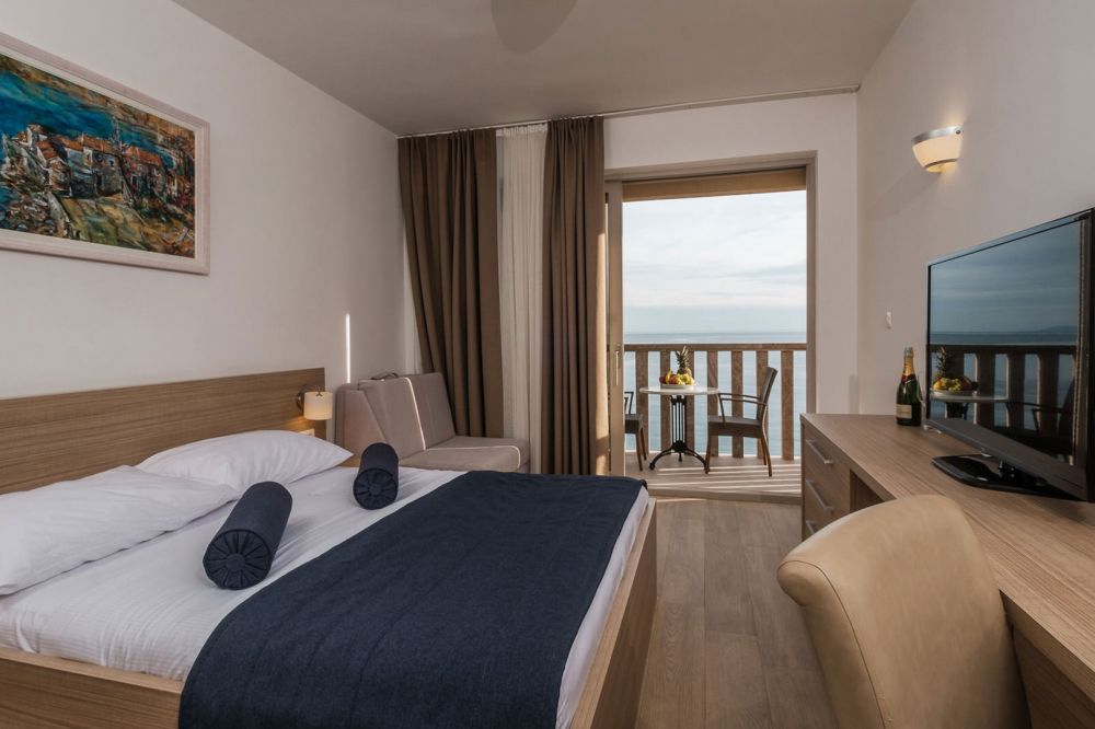 Family Studio, Poseidon 4*
