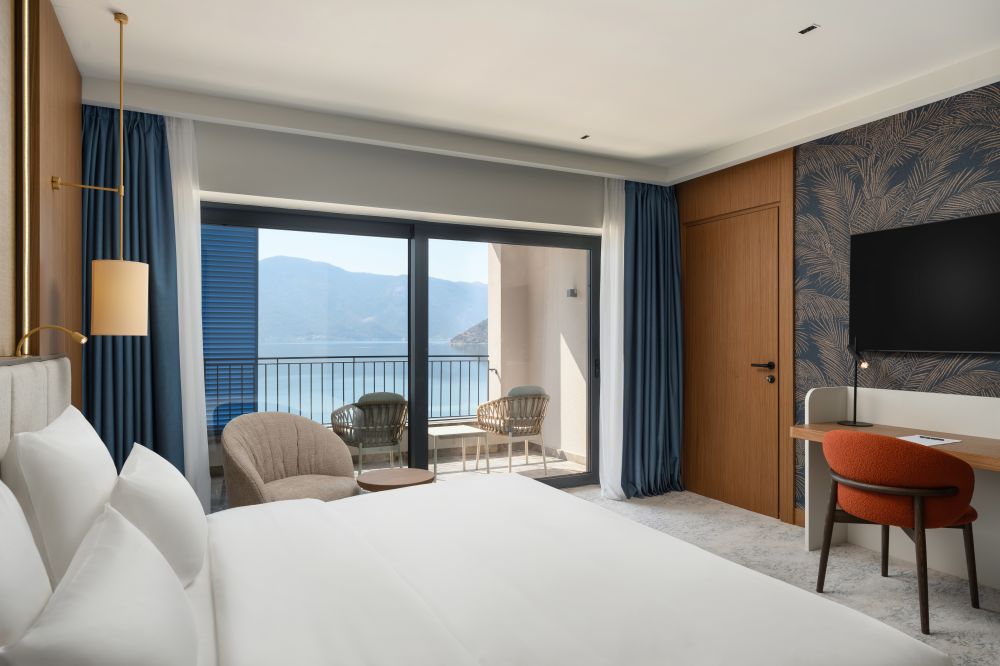 Classic Room Sea View with 1 double bed, Mövenpick Hotel & Residences Teuta Kotor Bay 5*