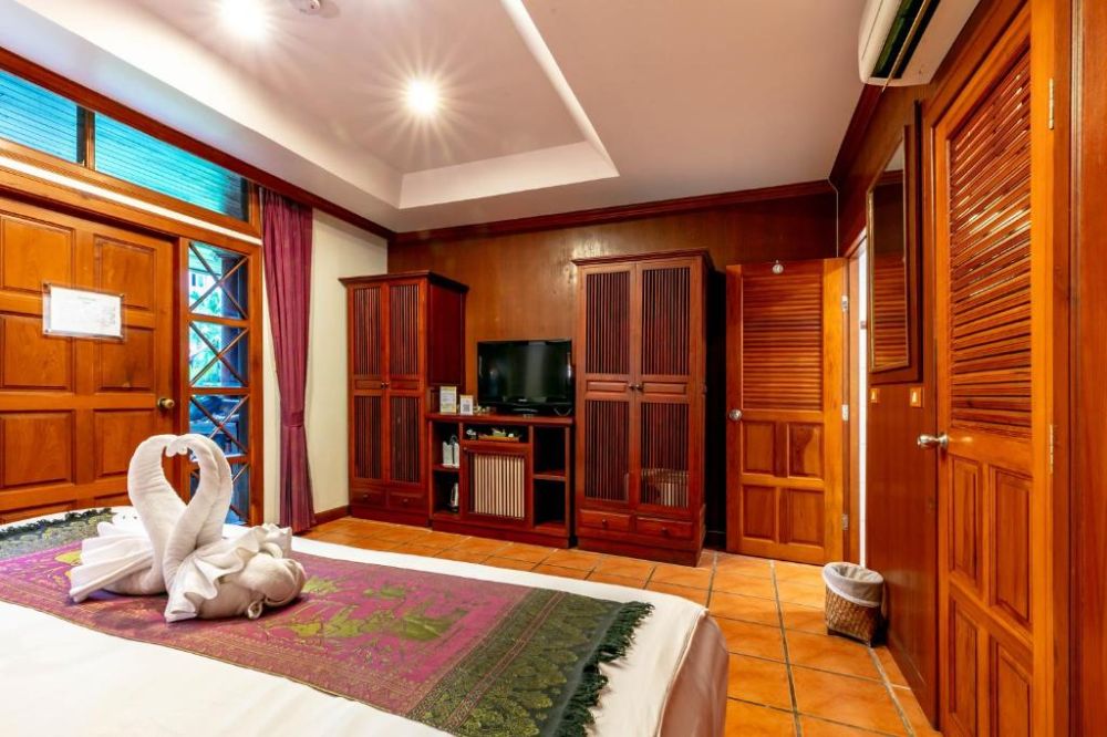 Standard, Royal Phawadee Village 3*