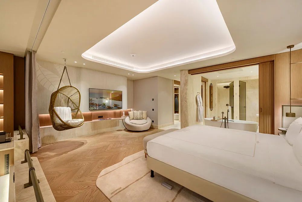 Seascape Suite, Regnum The Crown 5*