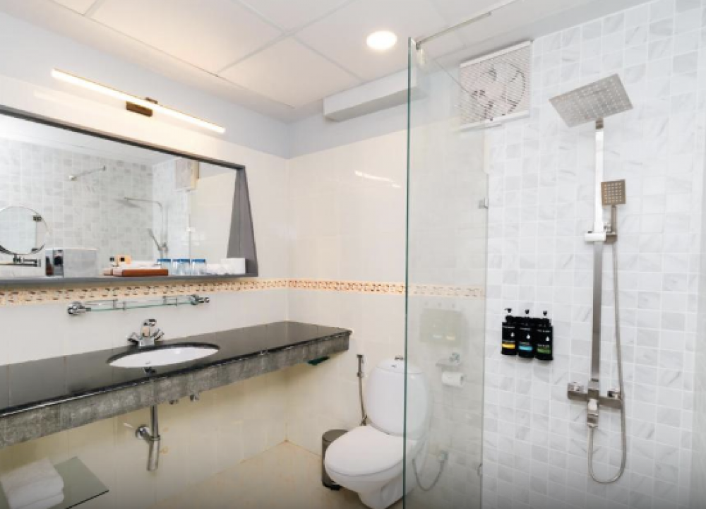 Standard King Room, Manhattan Business Hotel 4*