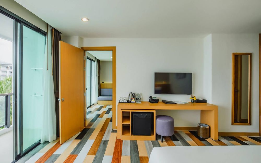 Connecting Rooms – City View, The Lunar Patong 4*