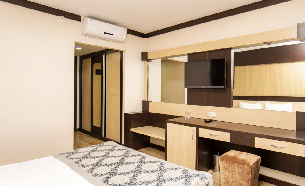 Legend Room, Amon Hotels 4*