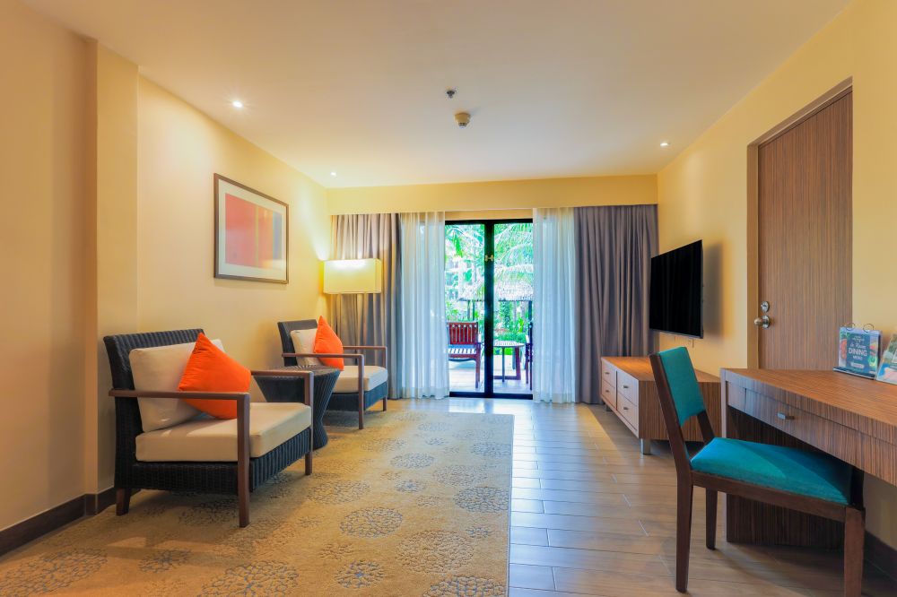 1 King Suite, Holiday Inn Resort Phuket Surin Beach (ex. Destination Resorts Phuket Surin Beach) 4*