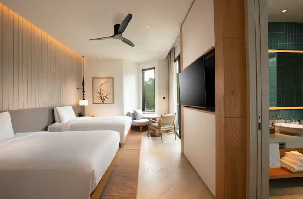 Twin Deluxe Room with Balcony, Hilton Burau Bay Langkawi 5*