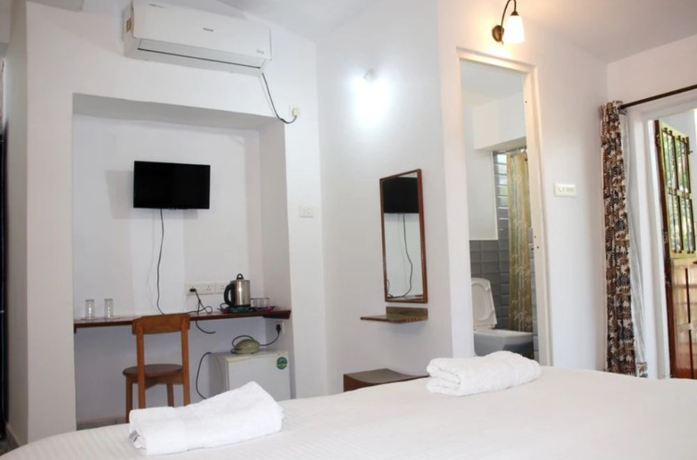 Deluxe AC, Per Avel Beach Holiday Home 3*