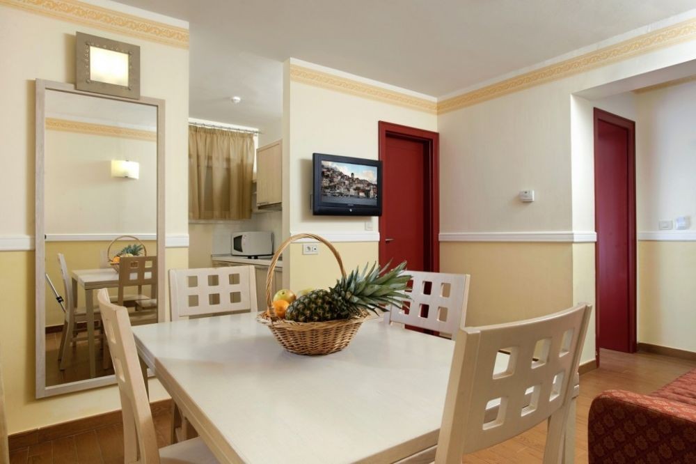 Apartment 3+2 with AC, Solaris Kornati Villas 4*