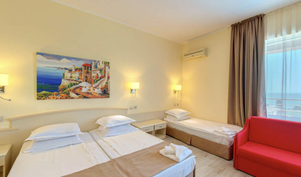 Triple Room, Detelina 3*
