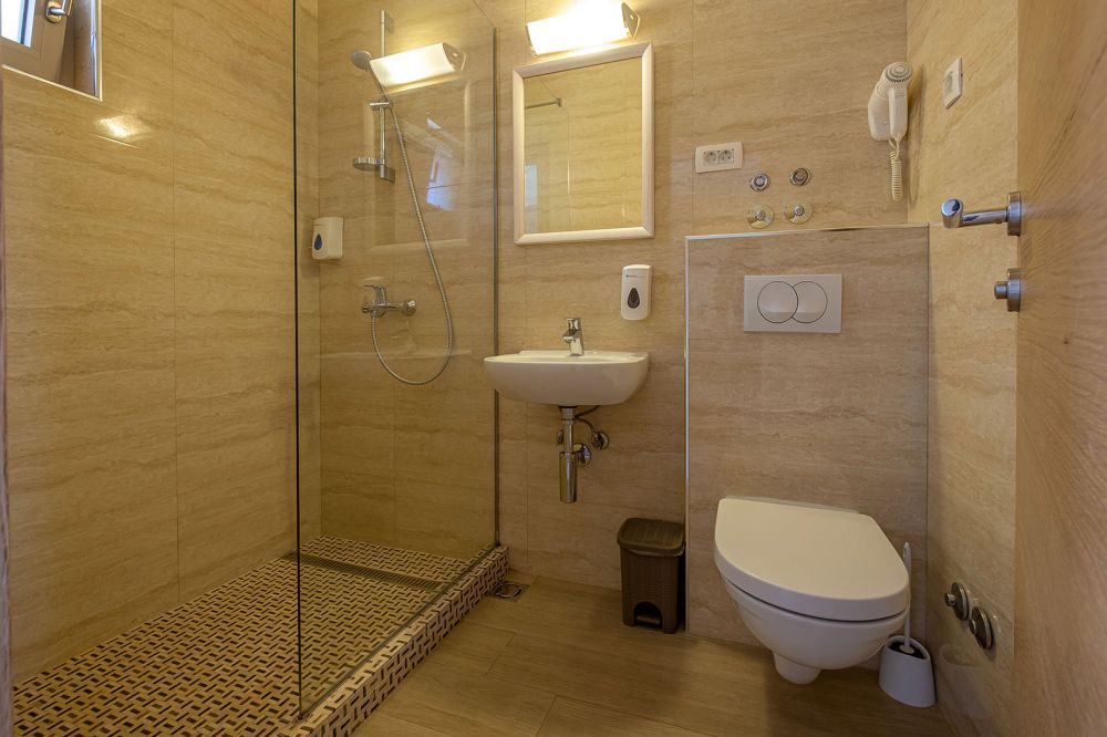 Family Studio, Poseidon 4*