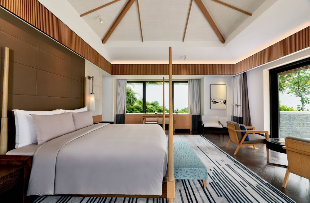 Three-Bedroom Oceanfront Pool Villa, Capella Tufu Bay, Hainan 5*