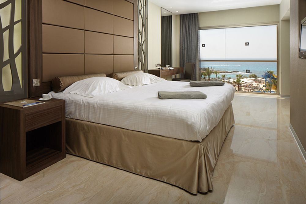 Deluxe Beach Front Suite, Adams Beach Hotel 5*