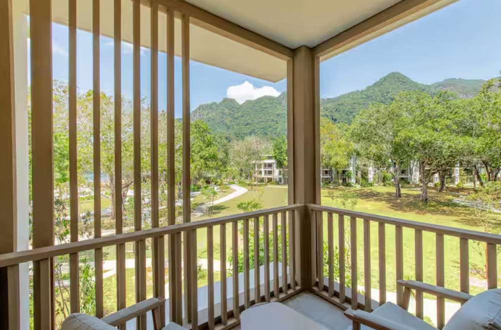 Twin Deluxe Room with Balcony, Hilton Burau Bay Langkawi 5*