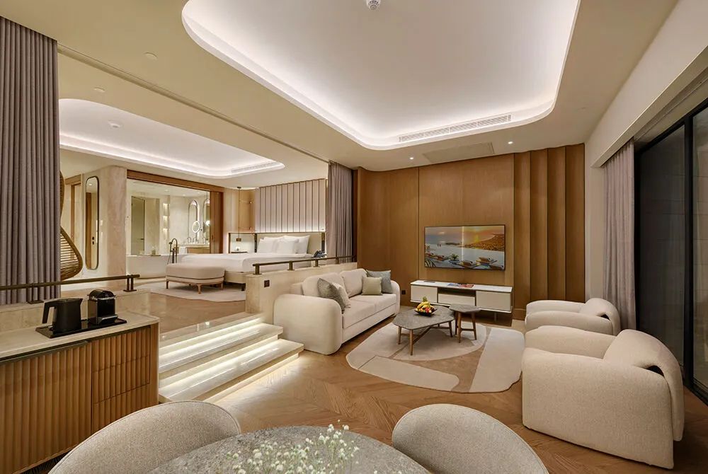 Seascape Suite, Regnum The Crown 5*