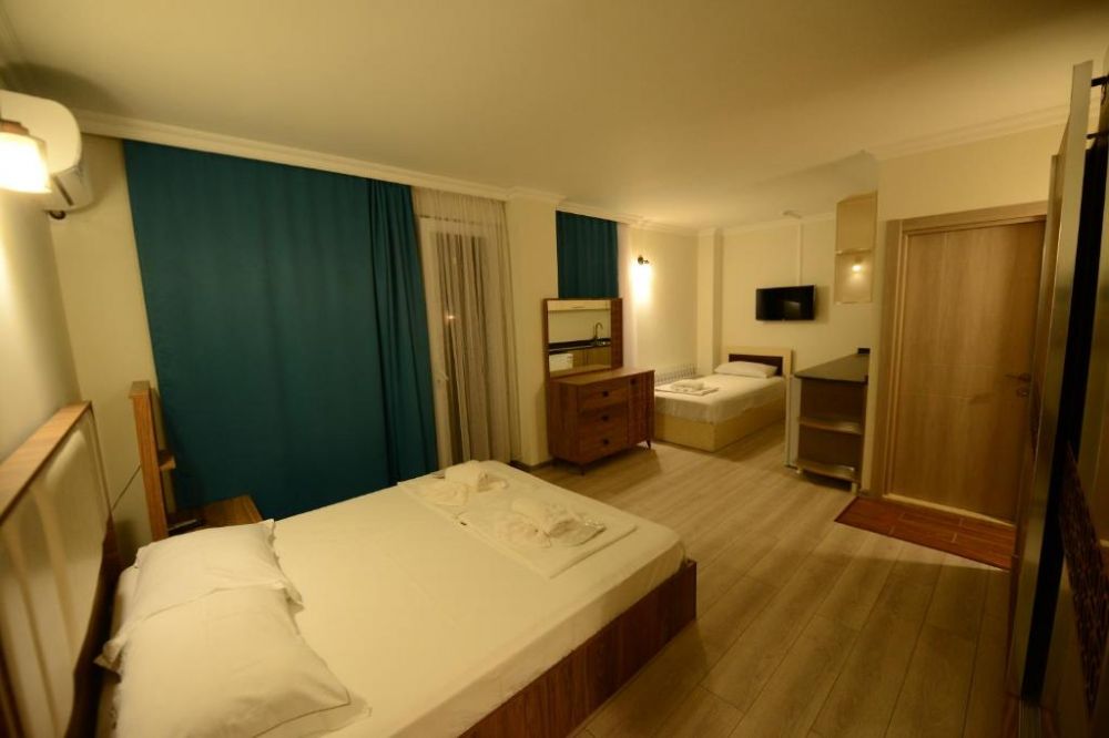 Family Studio, Aristocrat 4*