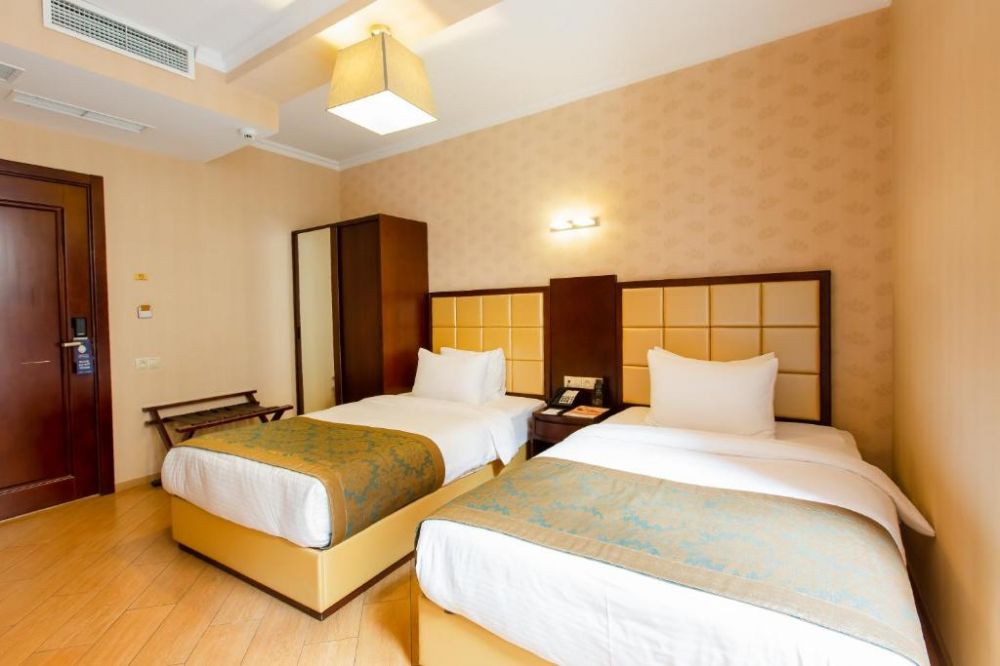 Budget (econom), KMM Hotel 4*