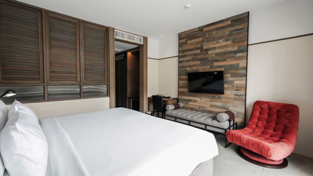 Deluxe Pool Access, Sugar Marina Resort Cliffhanger Aonang 4*
