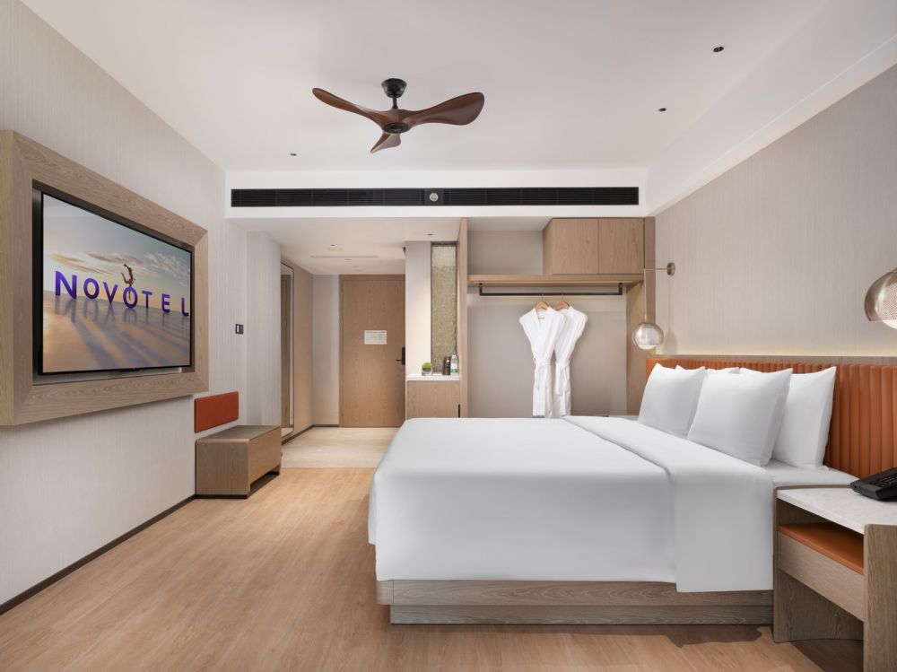 Deluxe Ocean View Room KING BED, Novotel Sanya Bay Yatai 5*
