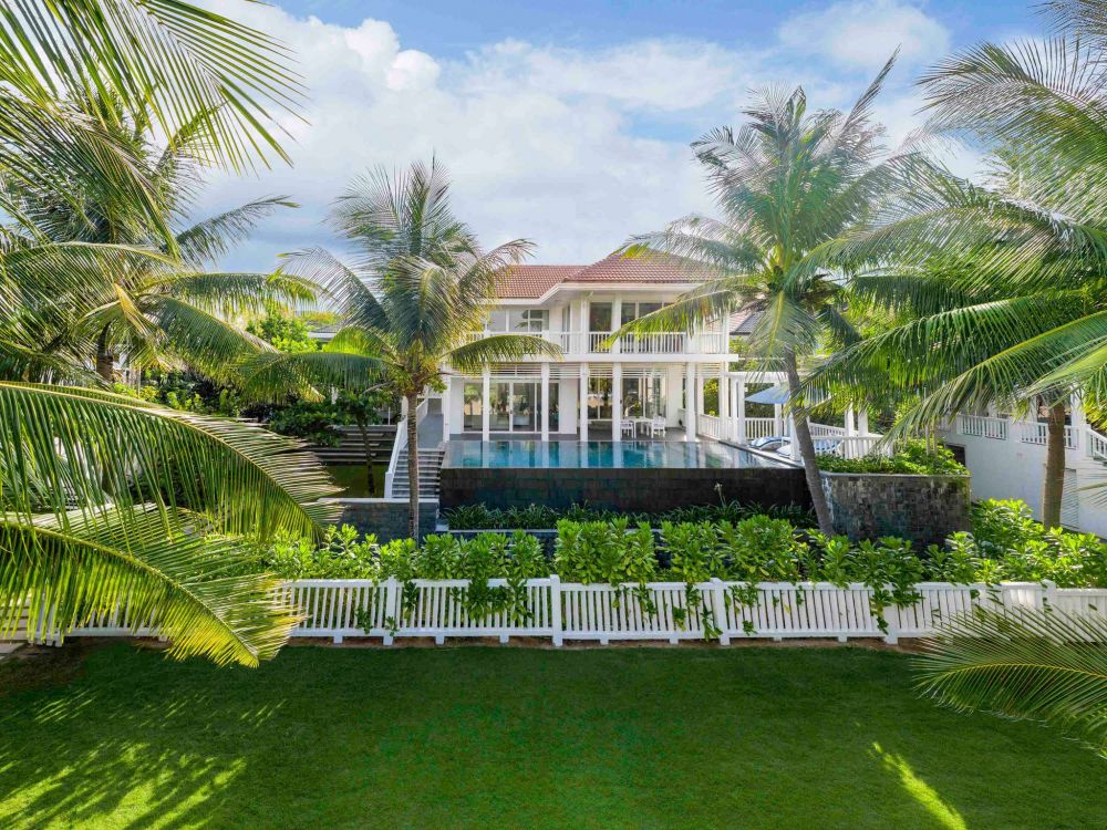 Beachfront Villa, Premier Village Danang Resort 5*