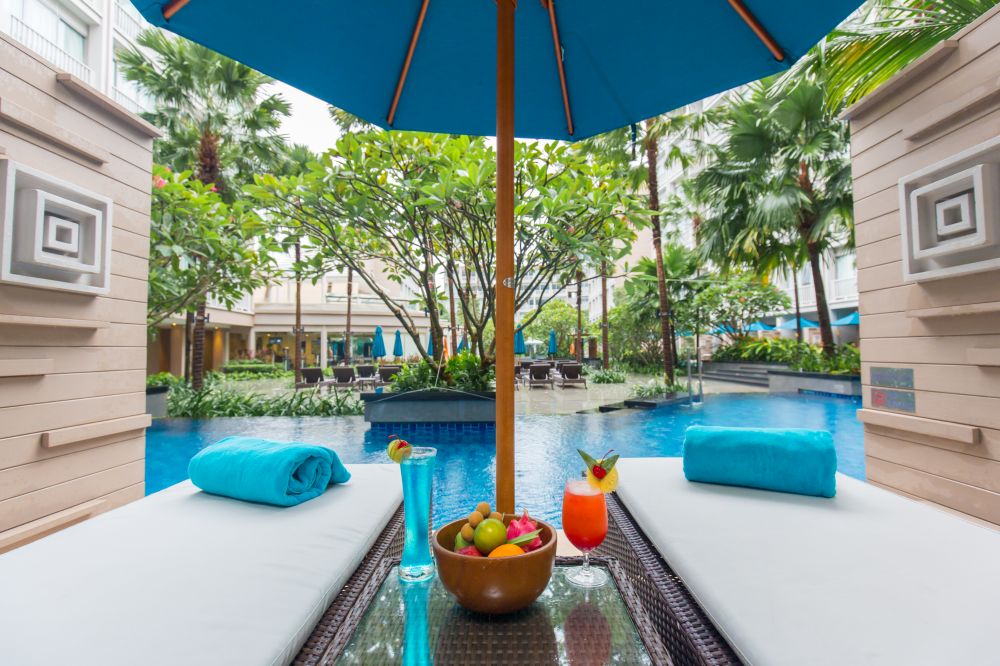 Deluxe Pool Access, Grand Mercure Phuket Patong 5*