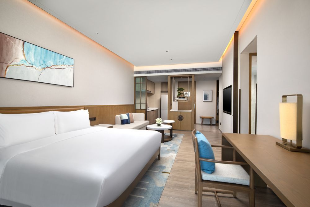 1 King 1 Single Suite Lake View, Holiday Inn & Suites Sanya Yalongbay 5*