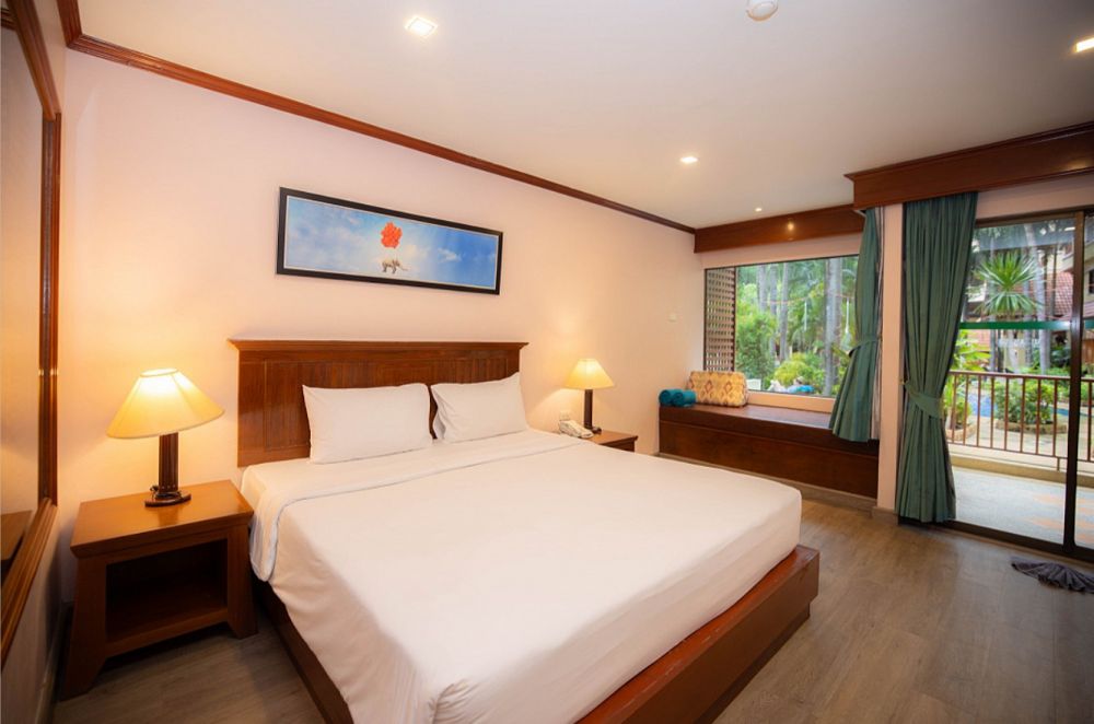 Pool Side Access, Baumanburi Hotel 3*