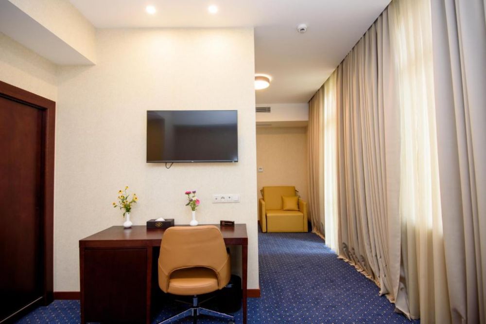 Panorama, KMM Hotel 4*