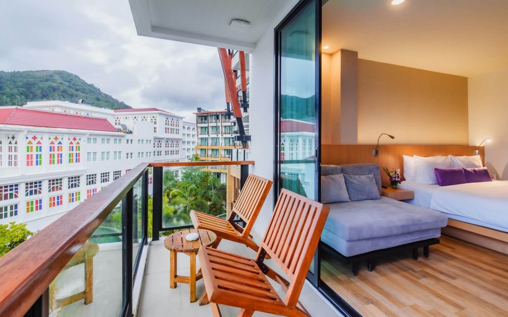 Executive Room - Pool View, The Lunar Patong 4*