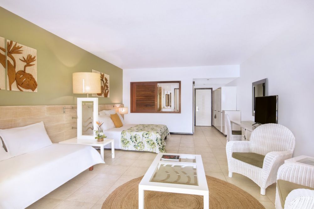 Superior 1st ﬂoor, Victoria Beachcomber Resort & SPA 4*