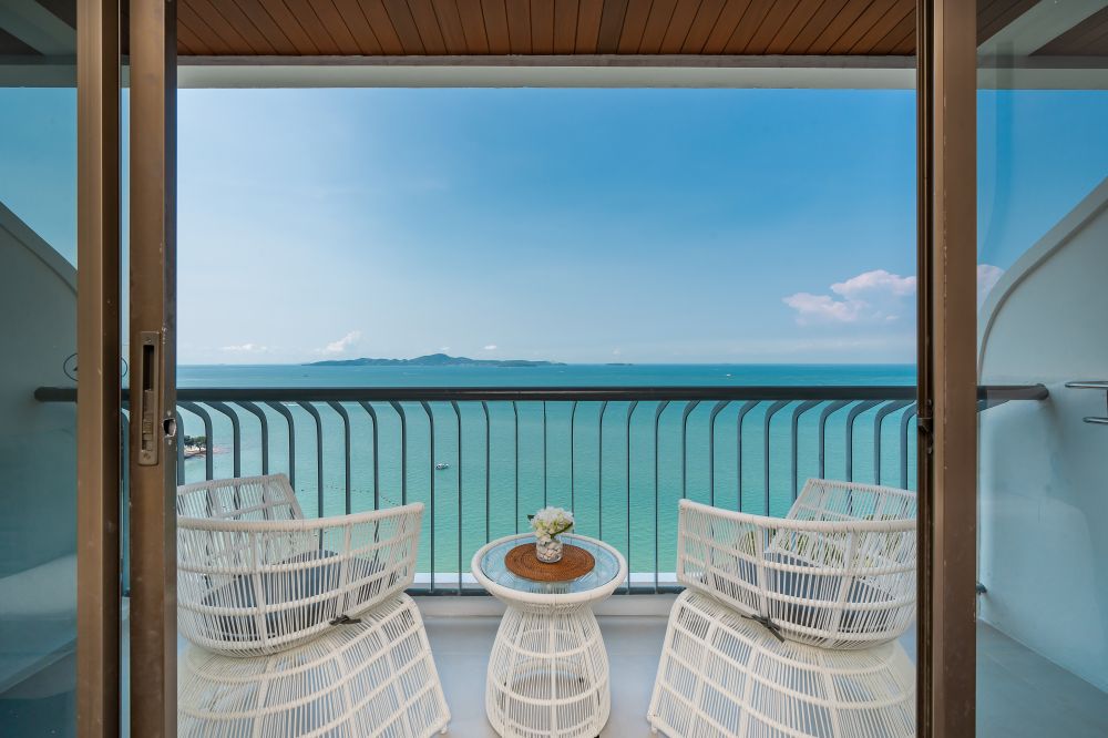 Deluxe Ocean View, Cosy Beach Hotel 3+
