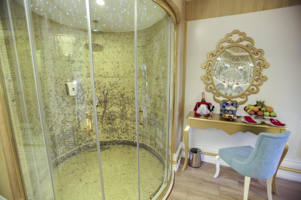 Superior Room (Fantasy), Azura Deluxe 5*