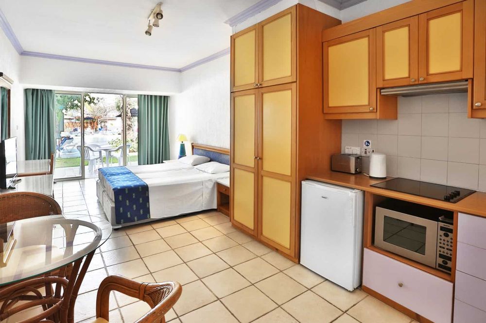 Studio Apartment, Paphos Gardens Hotel 3*