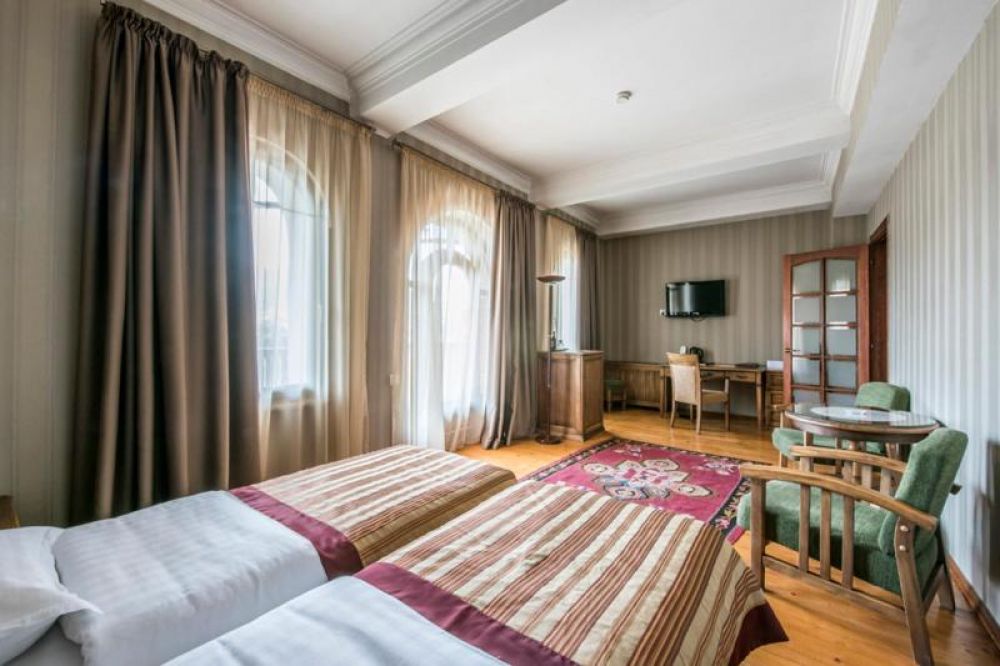 Standard king with city view, Kopala Hotel 4*