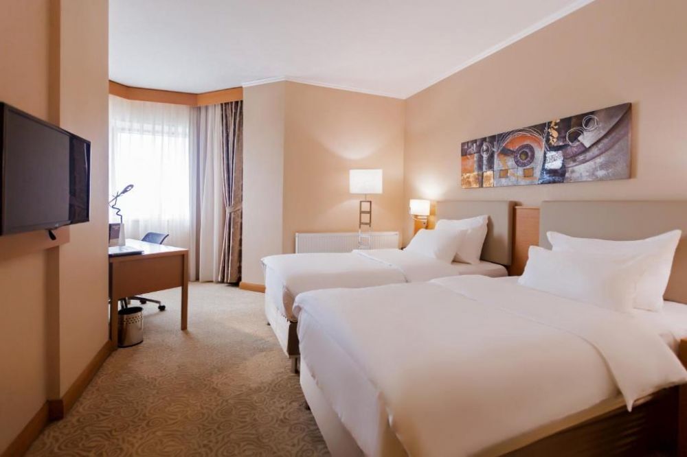 Полулюкс с видом на город/реку, Hayat Hospitality Oskemen 5*