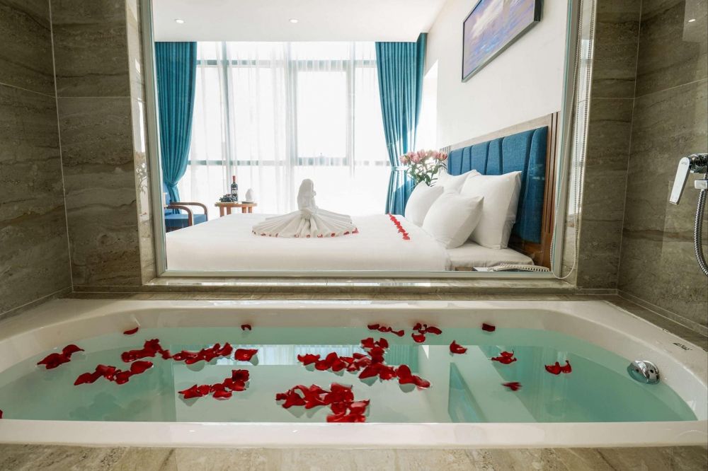 Suite Ocean Double Bathtub, Ruby Star Da Nang Hotel 3*