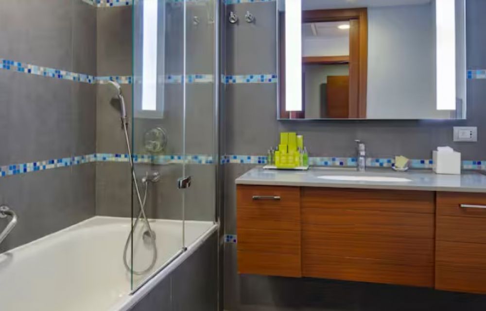King Deluxe Shared Pool, Double Tree Hilton Kusadasi 