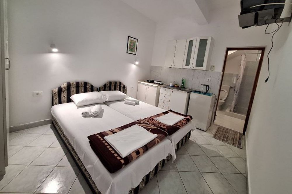 Studio 02 Ground Floor, Korac Rooms Villa 3*
