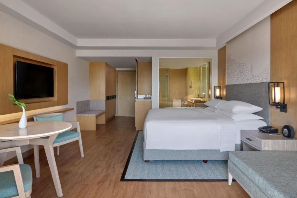 Larger Guest Room Pool View, Phuket Marriott Resort & Spa Merlin Beach 5*