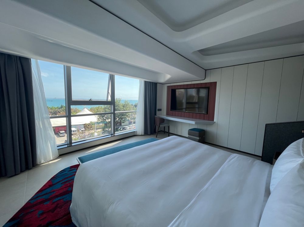 One-bedroom and one-living room sea view suite, Pearl River Garden 5*