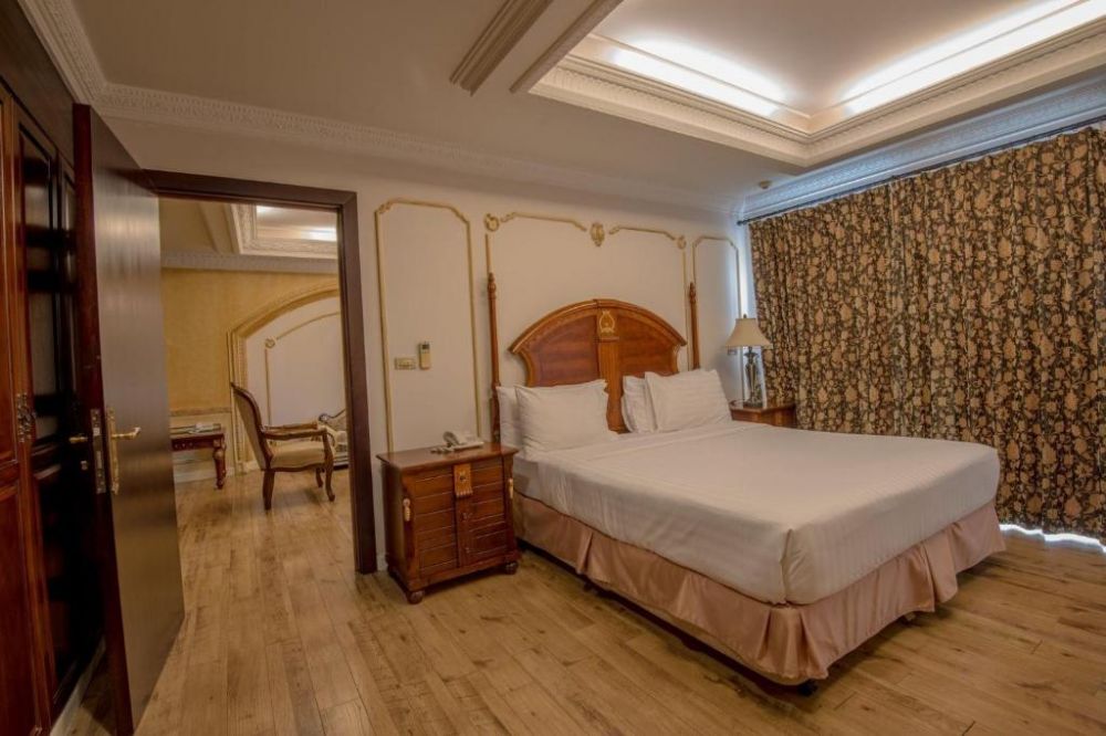 Two Bedroom Suite, Four Seasons Place 3+