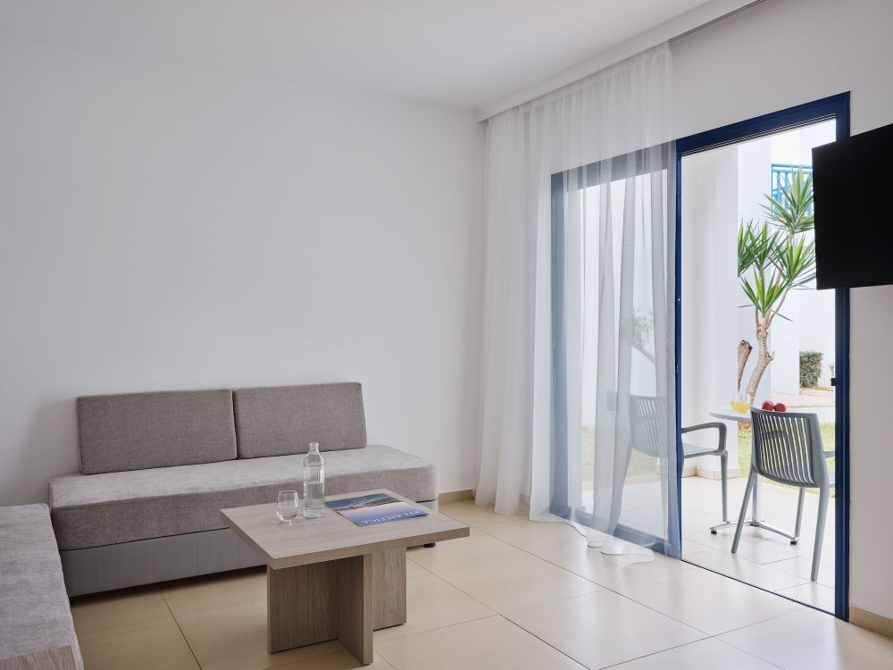 One-Bedroom Suite With Sea View, MarisMare Apartments 2*