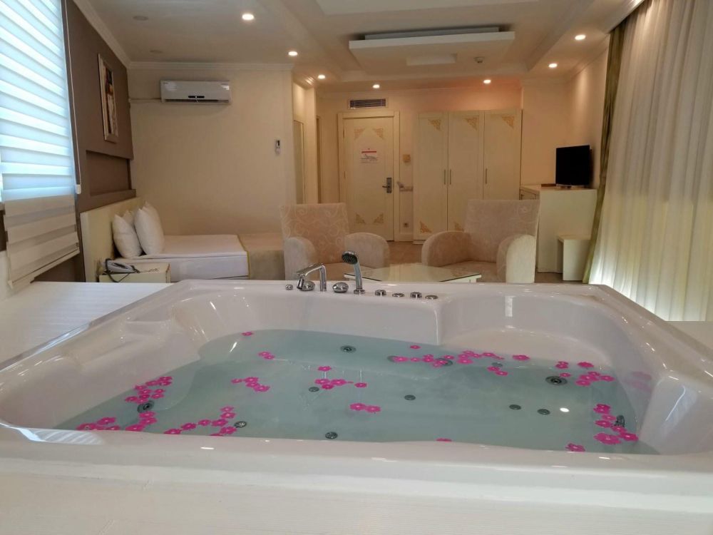 Honeymoon Suite ROH, Crystal Admiral Aqua Collection (ex. Crystal Admiral Resort Suites & Spa) 5*